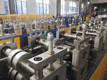 Máquina de moldeado de pernos de acero perfecto de alto volumen 380v / 3 fases / 50hz