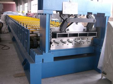 Grueso hidráulico de la máquina 0.3-0.8m m de la formación de hoja de cubierta de piso que corta